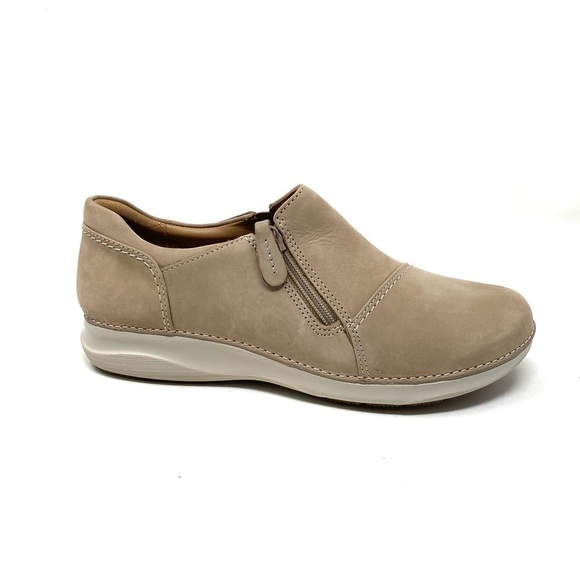 CLARKS Appley Zip Loafer in Sand Nubuck - Picture 2 of 8